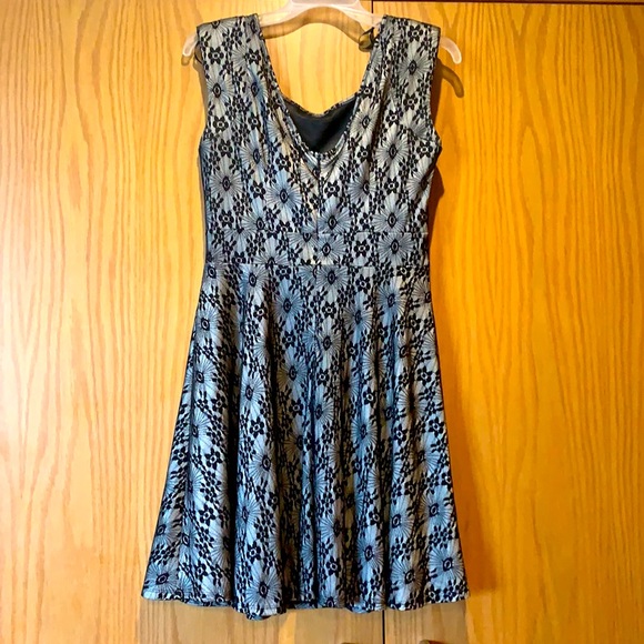 Dress - Picture 3 of 5